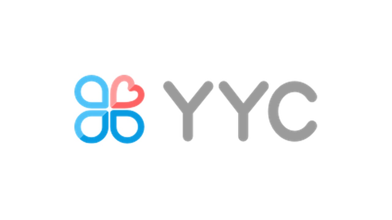 YYC（ワイワイシー）の公式ロゴ。四つ葉のハートのアイコンと「YYC」の文字ロゴを白背景に配置